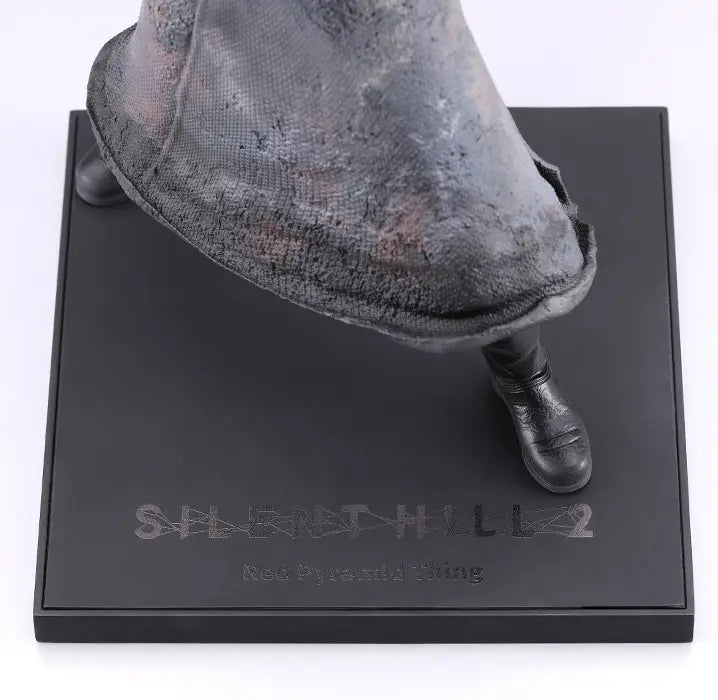OSHI WORKS Silent Hill 2 Red Pyramid Thing 1/7 Scale Figure (ReReleased)