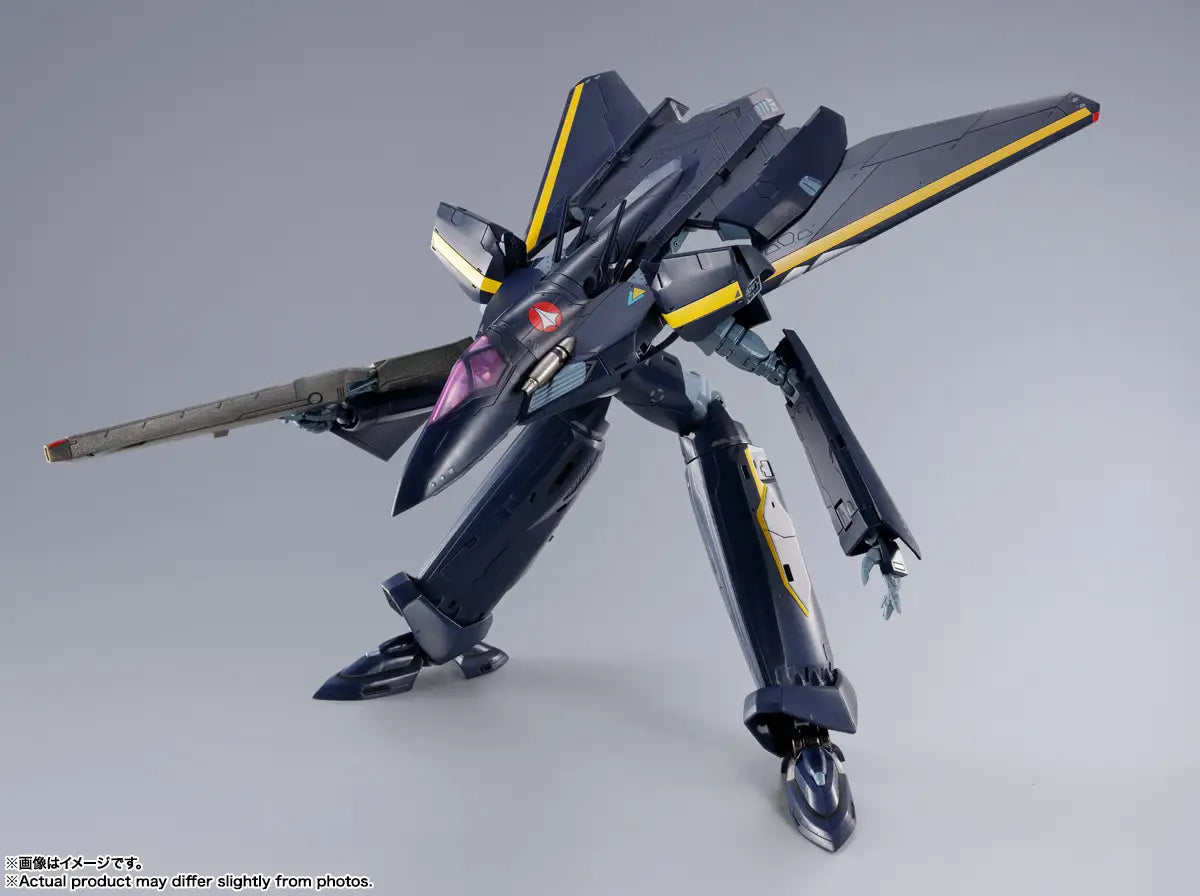 DX Chogokin Macross 7 VF-17S Nightmare Stealth Valkyrie (Gamlin Kizaki's)